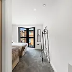 Spacious - Free Parking Apartment Leeds (West Yorkshire)