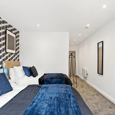 Spacious - Free Parking Leeds (West Yorkshire)