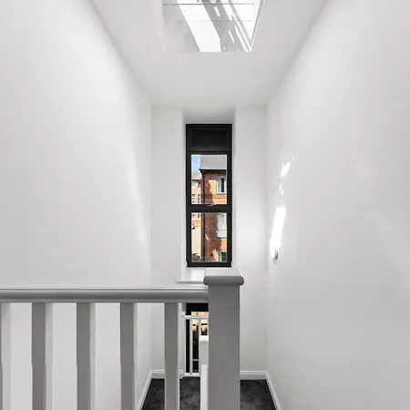 Spacious - Free Parking * Leeds (West Yorkshire)