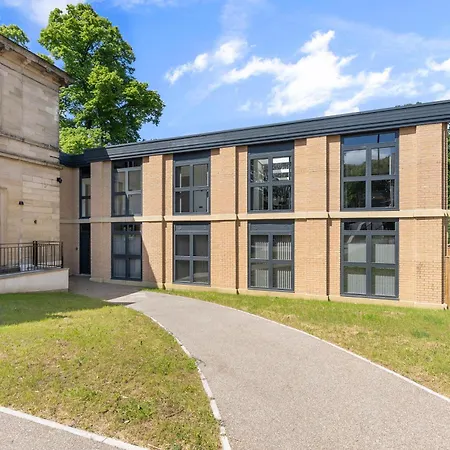 Spacious - Free Parking Leeds (West Yorkshire)