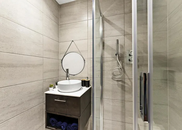 Spacious - Free Parking Leeds (West Yorkshire)