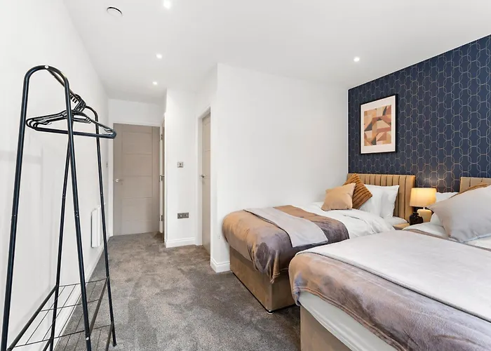 Spacious - Free Parking *