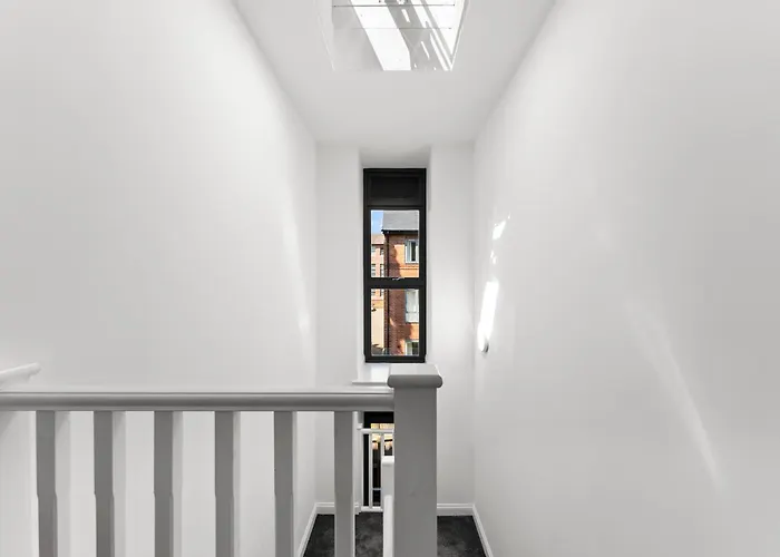 Spacious - Free Parking * Лідс