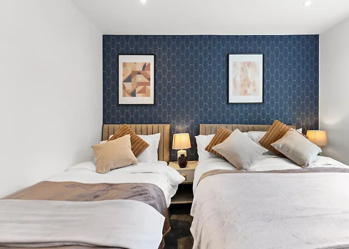 Spacious - Free Parking Лідс