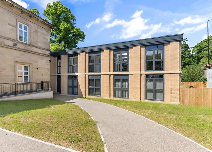 Spacious - Free Parking Leeds (West Yorkshire)